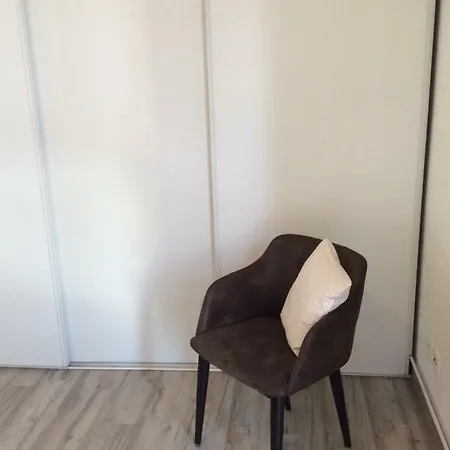 De La Rose Apartment