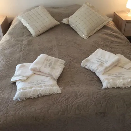 De La Rose Apartment